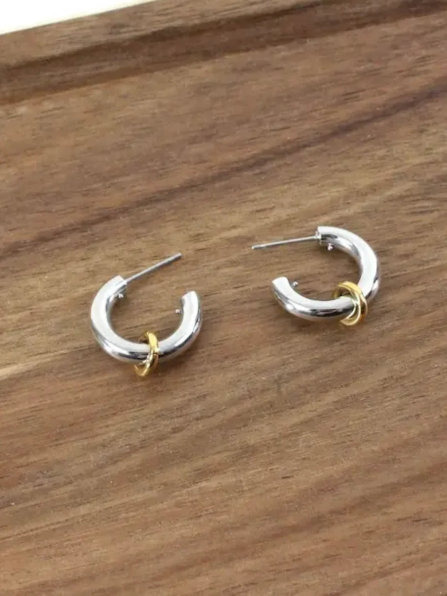 Linked Together Hoop