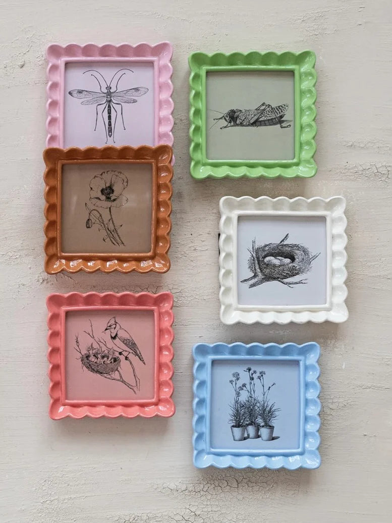 Resin Ruffled Frame